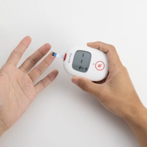 Kit Glucometro AQ Voice + dispositivo de punción, 50 tiras y 50 lancentas - Imagen 4